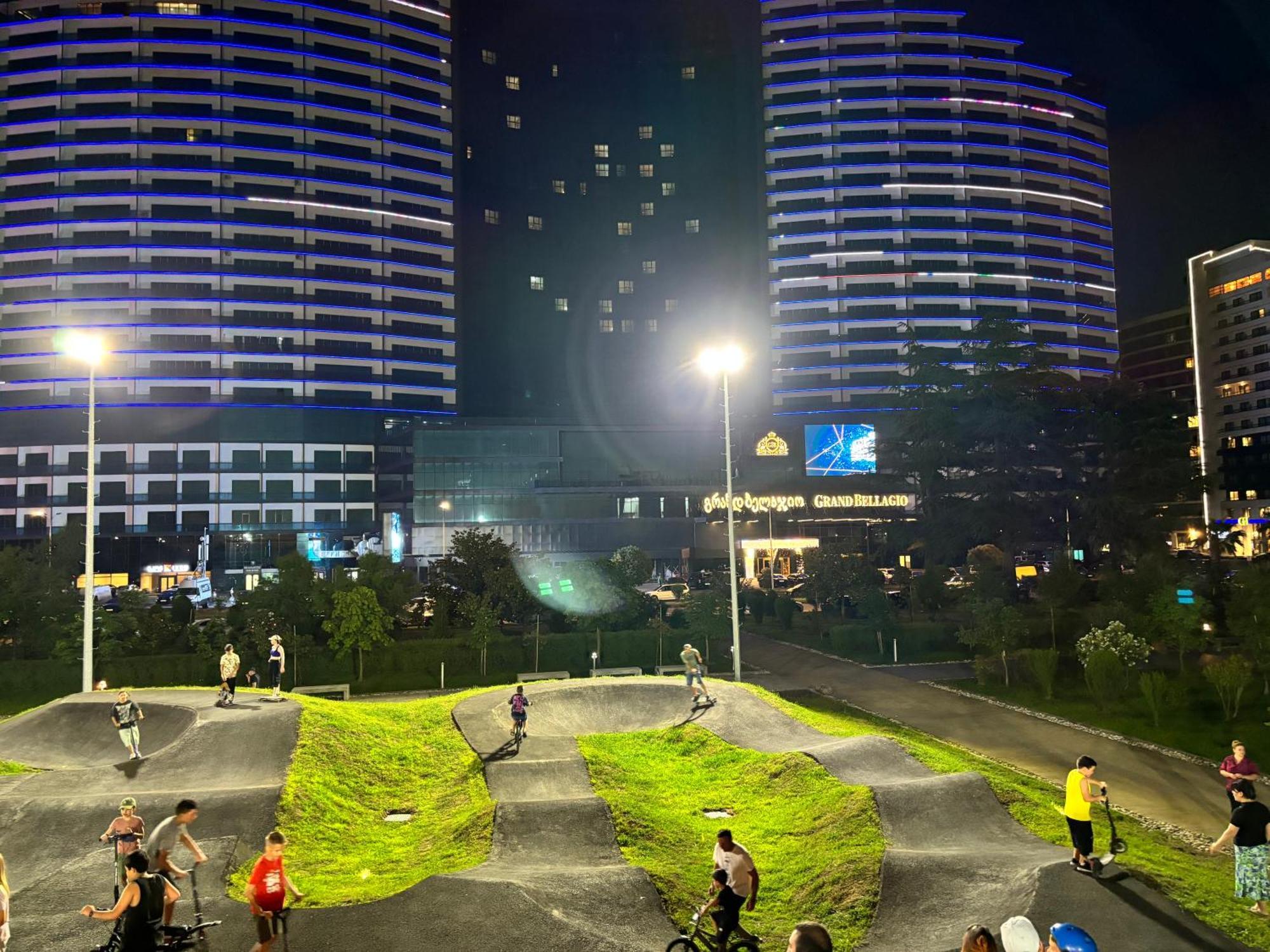 New Apartments "Park Primorsky" Батуми Экстерьер фото